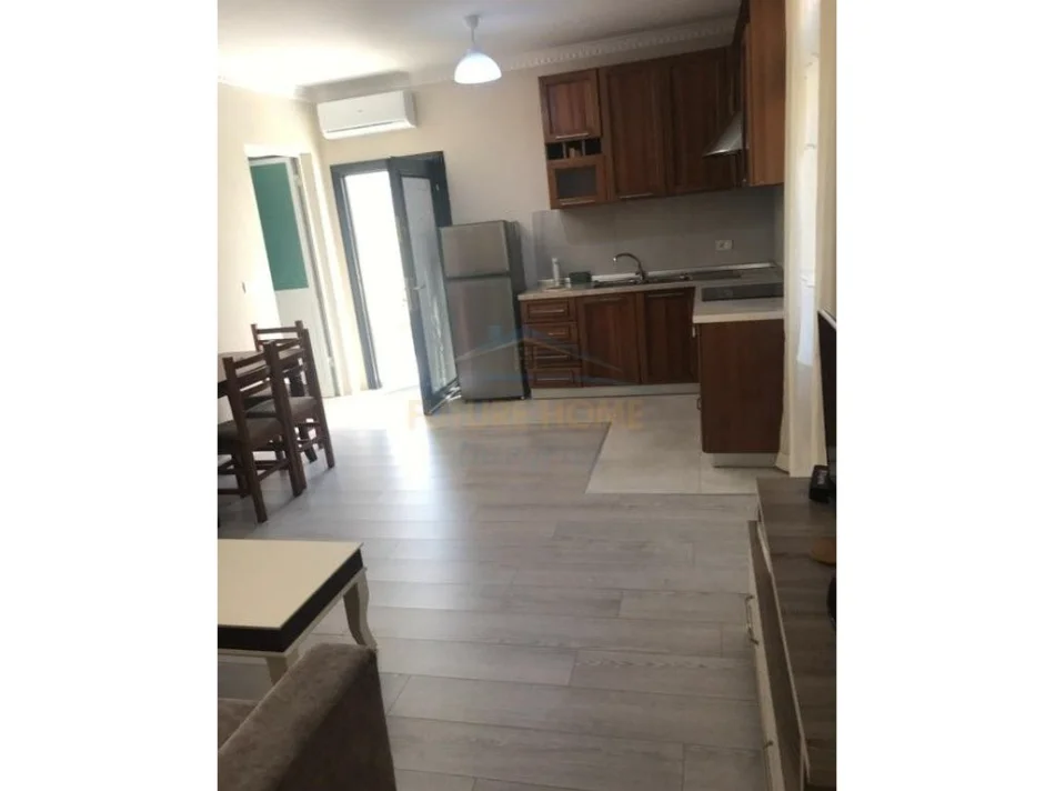 Tirane, jepet me qera apartament 1+1 Kati 1, 60 m² 40.000 leke (Ish Tregu Elektrik, pranë Kompleksit Grand)