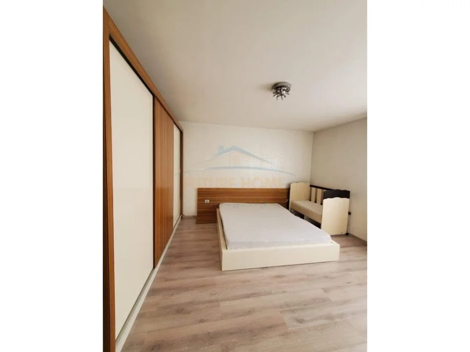 Tirane, jepet me qera apartament 2+1 , 70 m² 650 € 