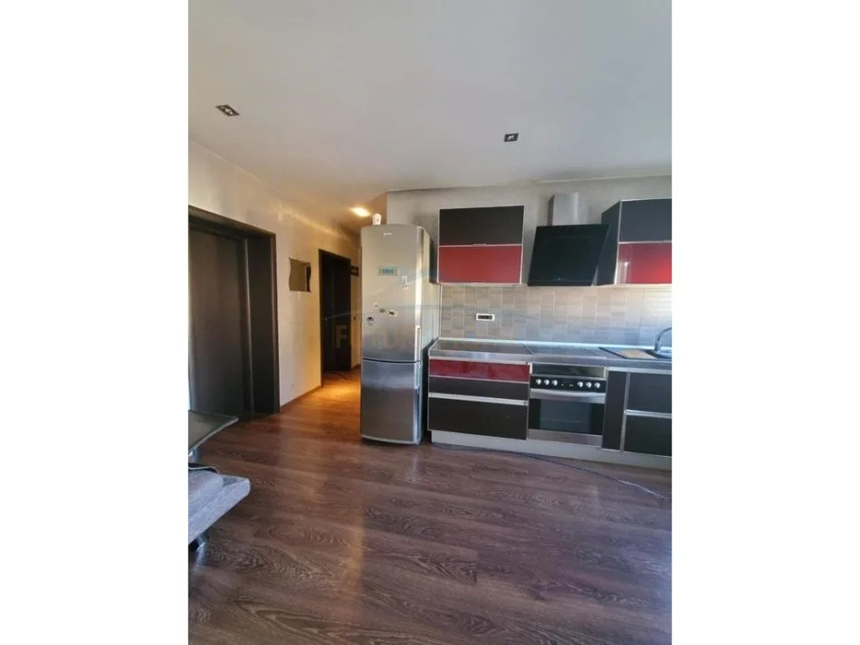 Tirane, jepet me qera apartament 2+1 , 70 m² 650 € 