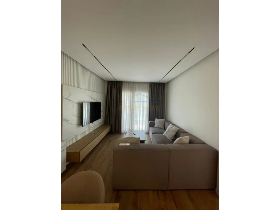 Tirane, jepet me qera apartament 1+1 Kati 6, 700 € 