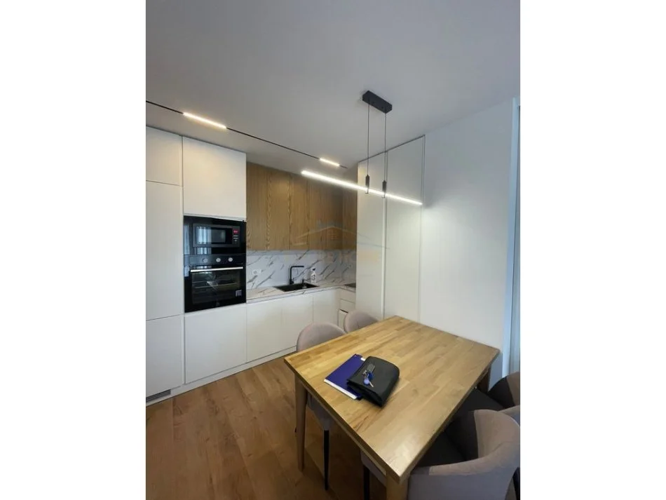 Tirane, jepet me qera apartament 1+1 Kati 6, 700 € 