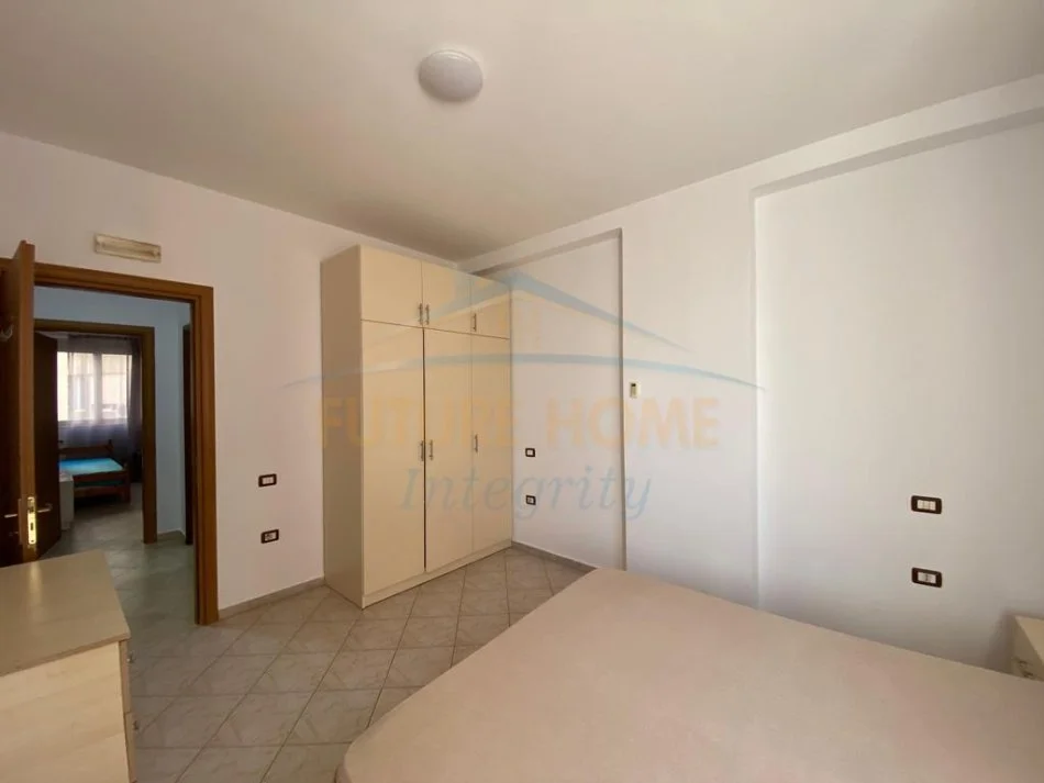 Tirane, jepet me qera apartament 3+1 Kati 2, 97 m² 450 € 