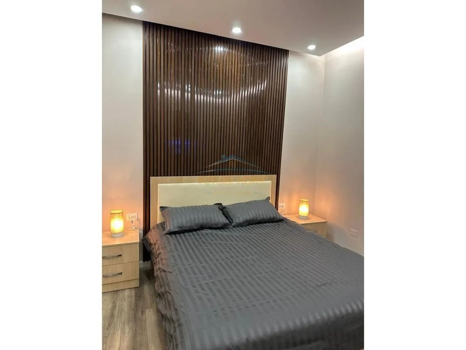 Tirane, jepet me qera apartament 1+1 Kati 3, 65 m² 640 € 