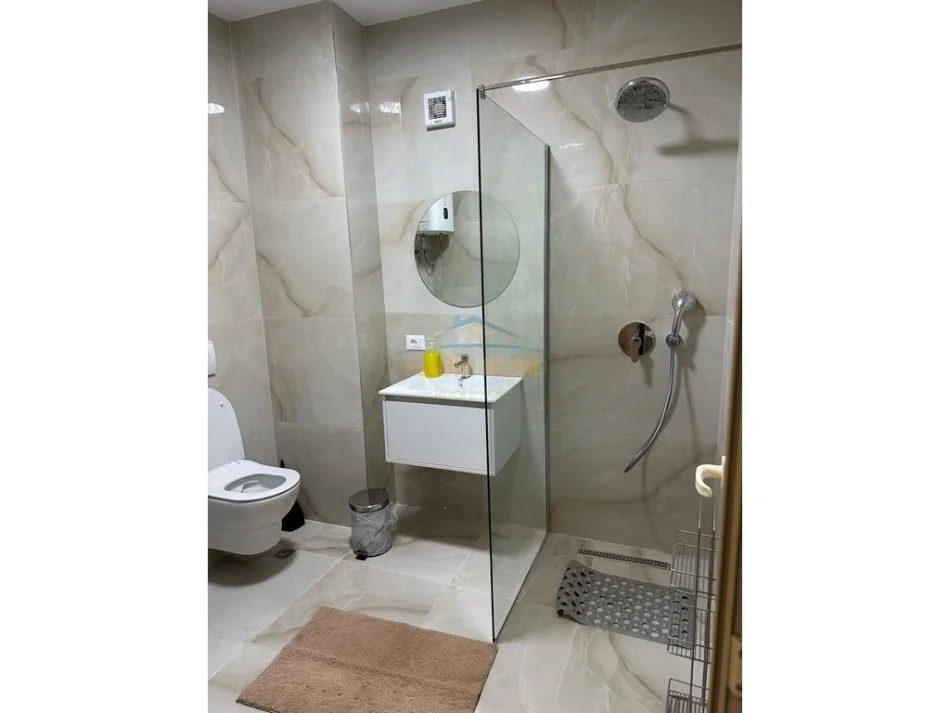 Tirane, jepet me qera apartament 1+1 Kati 3, 65 m² 640 € 