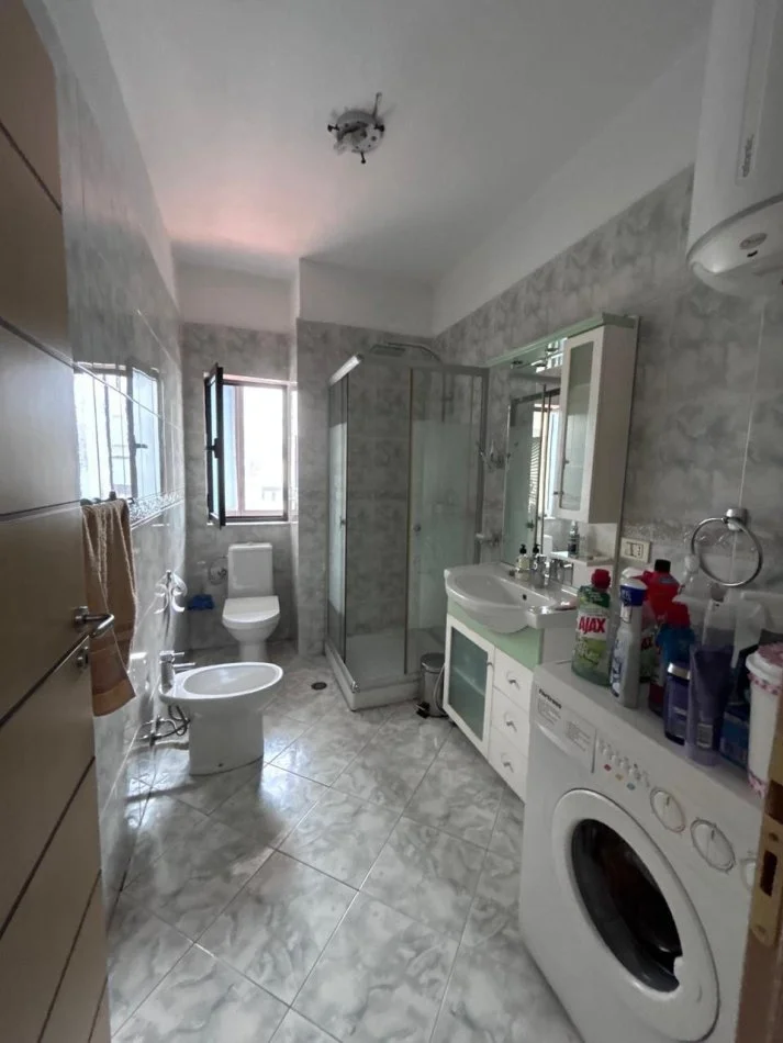 Tirane, jepet me qera apartament 2+1 Kati 4, 750 € (Perballe delijorgjit)