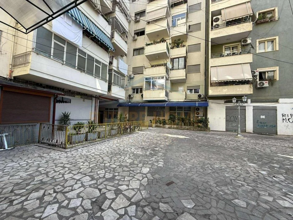 Tirane, jepet me qera ambjent biznesi Kati 0, 42 m² 500 € (HIM KOLLI)  UNA56290