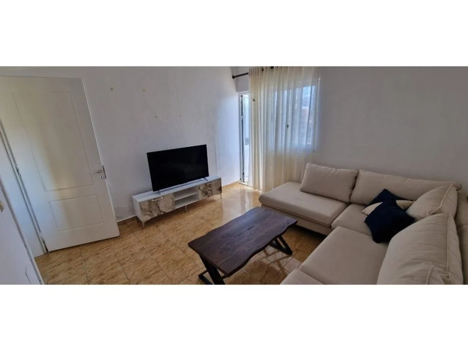Tirane, jepet me qera apartament 2+1 Kati 4, 78 m² 550 € 