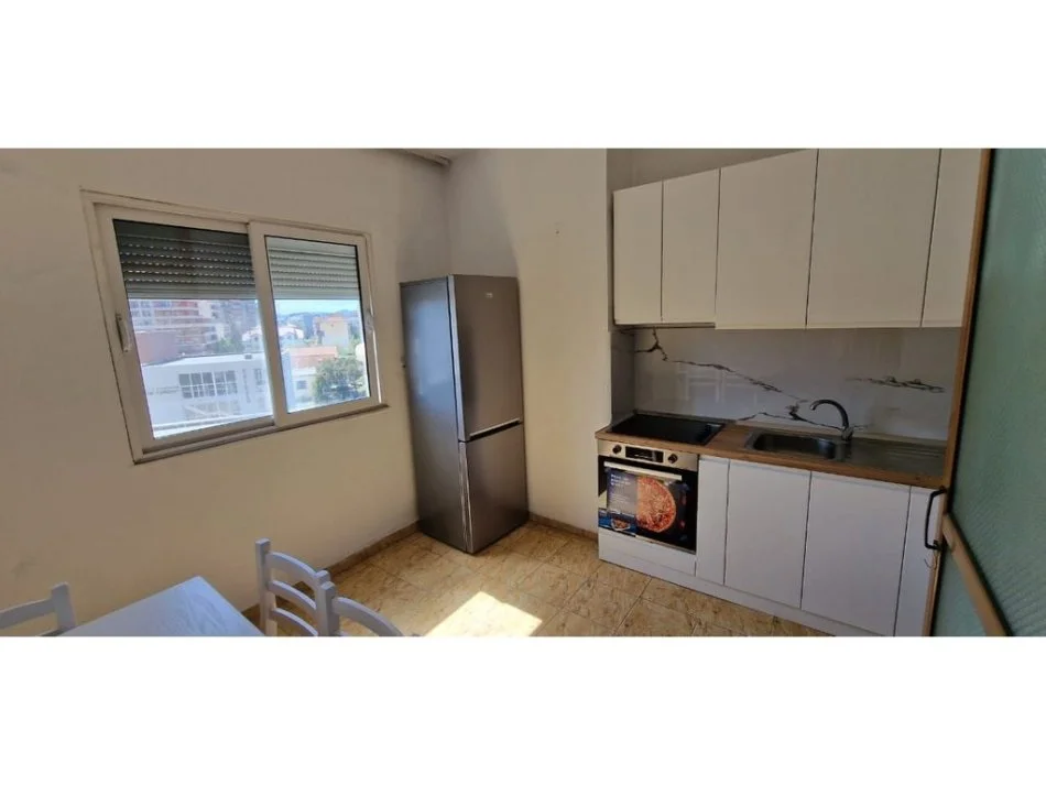 Tirane, jepet me qera apartament 2+1 Kati 4, 78 m² 550 € 