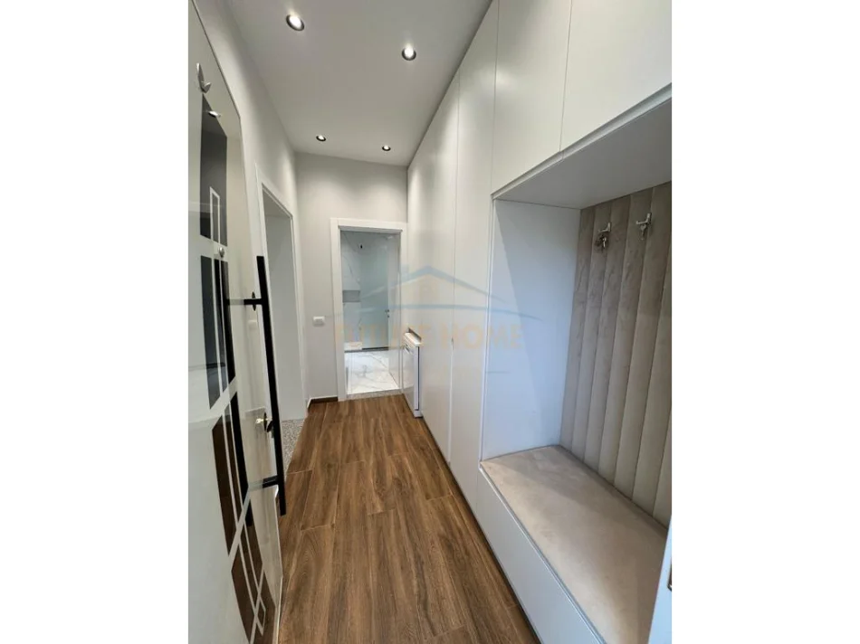 Tirane, jepet me qera Vile 2 Katshe Kati 2, 107 m² 900 € (fresku)