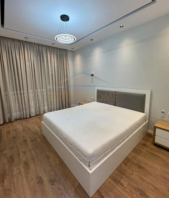 Tirane, jepet me qera Vile 2 Katshe Kati 2, 119 m² 900 € (fresku)