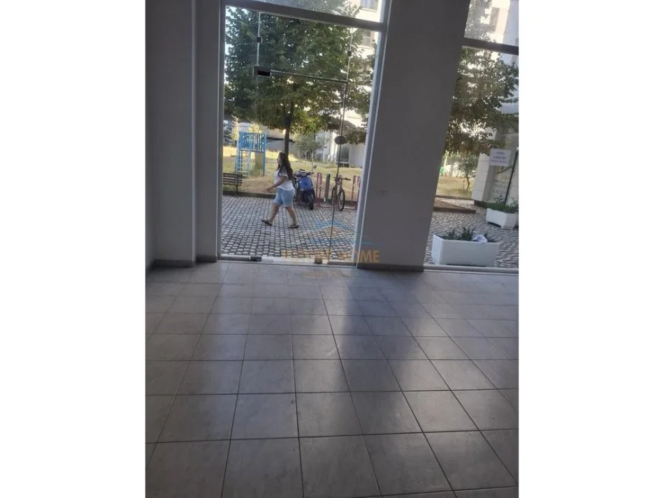 Tirane, jepet me qera ambjent biznesi Kati 0, 37 m² 250 € (RRUGA SIRI KODRA)