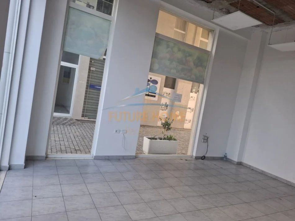 Tirane, jepet me qera ambjent biznesi Kati 0, 37 m² 250 € (RRUGA SIRI KODRA)