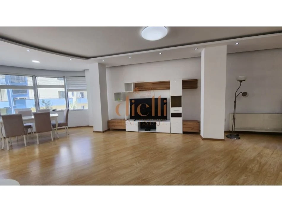 Tirane, jepet me qera apartament 2+1+Ballkon Kati 2, 1.100 € (Rruge Elbasanit)