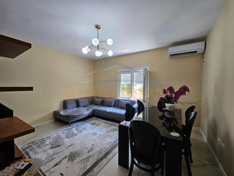 Tirane, jepet me qera apartament 2+1+2+Parkim Kati 1, 155 m² 100.000 Leke ( te reja) (Pallati i Brigadave)