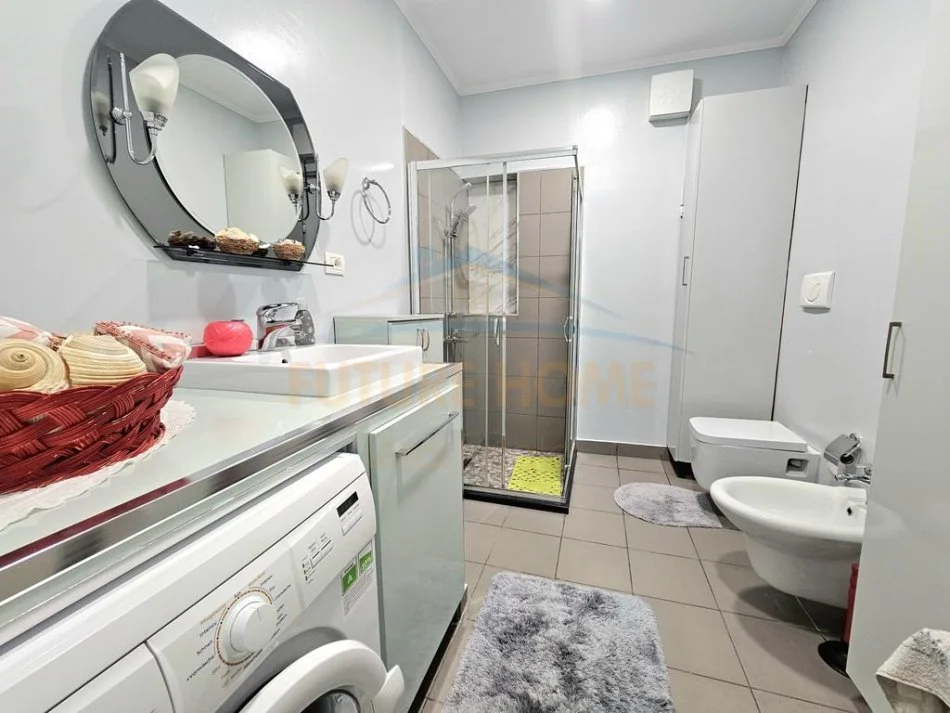 Tirane, jepet me qera apartament 2+1 Kati 2, 80 m² 700 € 