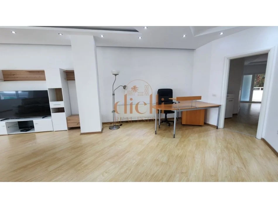 Tirane, jepet me qera apartament 2+1+Ballkon Kati 2, 1.100 € (Rruge Elbasanit)