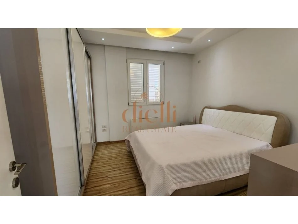 Tirane, jepet me qera apartament 2+1+Ballkon Kati 2, 1.100 € (Rruge Elbasanit)