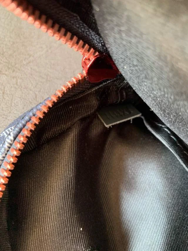 Tirane, okazion Shitet Cante Louis Vuitton model i fundit