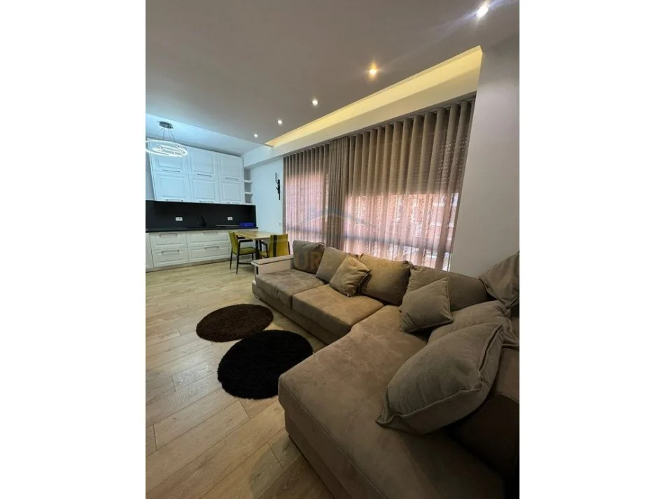 Tirane, jepet me qera apartament 1+1 Kati 1, 71 m² 850 € 