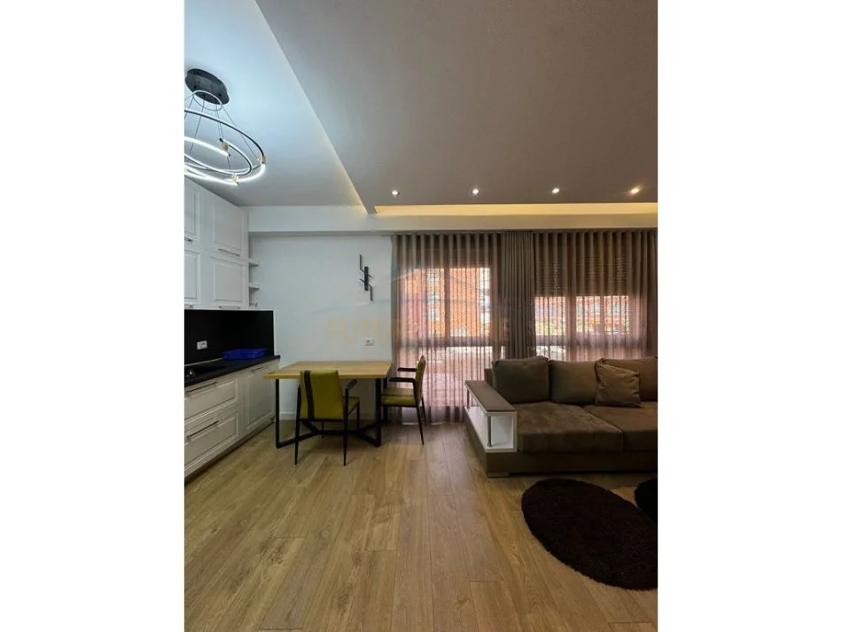 Tirane, jepet me qera apartament 1+1 Kati 1, 71 m² 850 € 