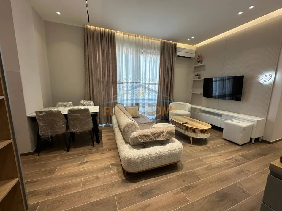 Tirane, jepet me qera apartament+verande | Penthouse 2+1 Kati 8, 117 m² 1.500 € (Kompleksi Delijorgji)