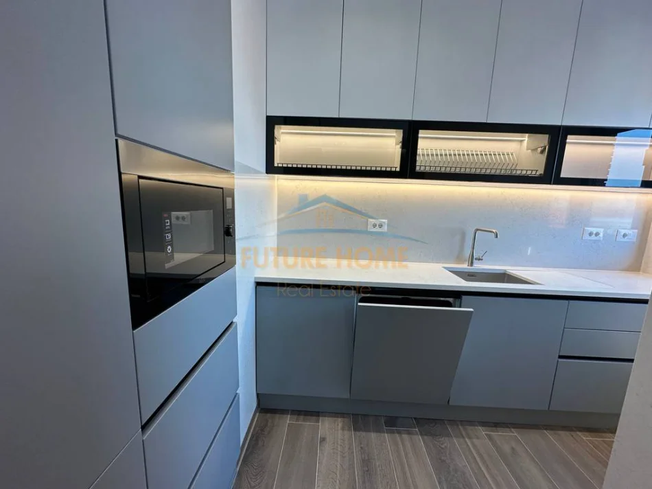 Tirane, jepet me qera apartament+verande | Penthouse 2+1 Kati 8, 117 m² 1.500 € (Kompleksi Delijorgji)