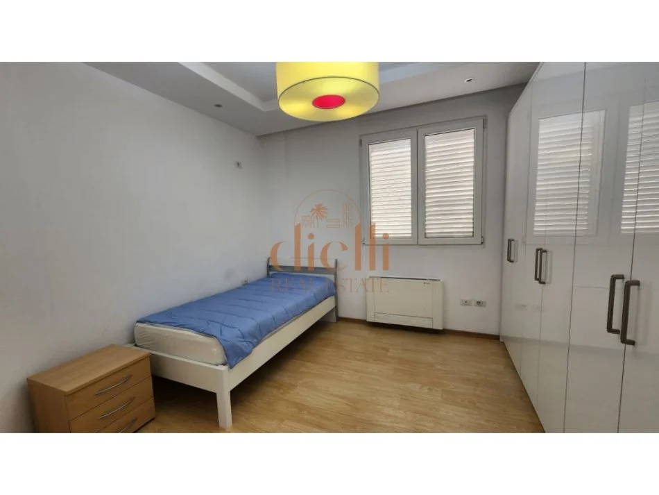 Tirane, jepet me qera apartament 2+1+Ballkon Kati 2, 1.100 € (Rruge Elbasanit)