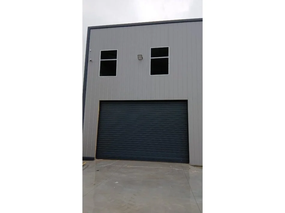 Tirane, jepet me qera ambjent biznesi , 4.900 m² 4.000 € 