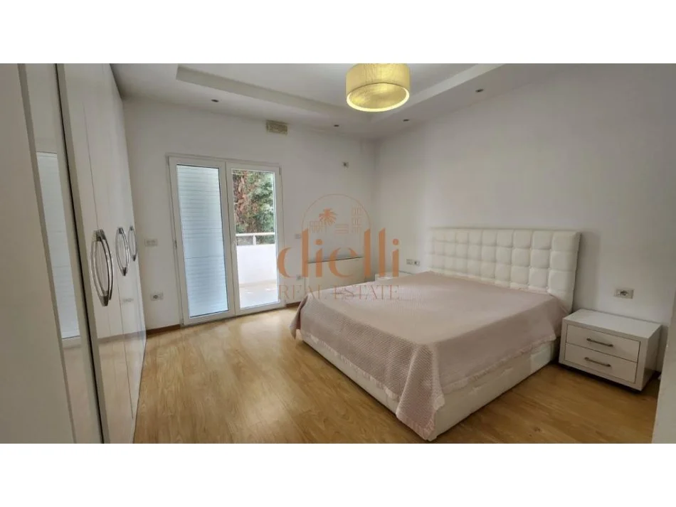 Tirane, jepet me qera apartament 2+1+Ballkon Kati 2, 1.100 € (Rruge Elbasanit)