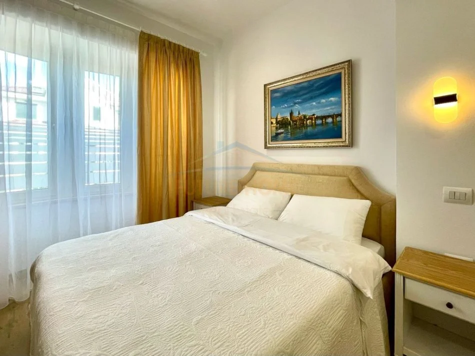 Tirane, shitet Vile 4+1+Aneks+Ballkon Kati 2, 930 m² 850.000 € (MULLET)