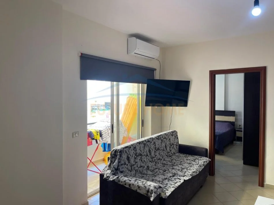 Durres, jepet me qera apartament 1+1+Ballkon Kati 4, 53 m² 300 € (Shkembi Kavajes)