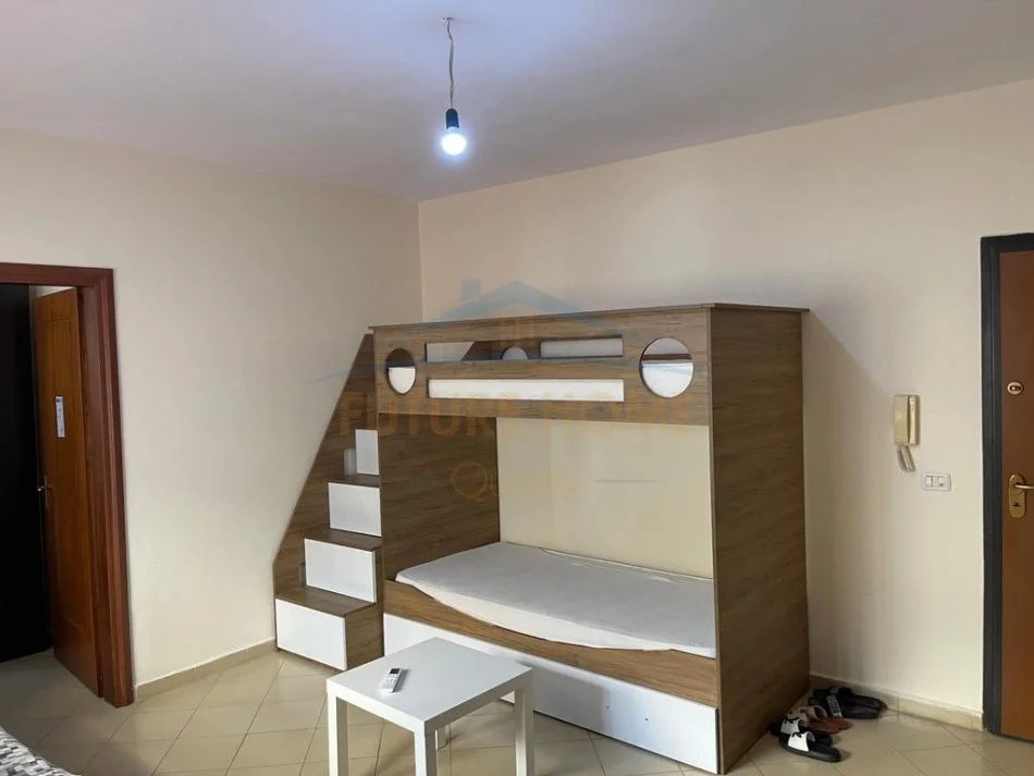 Durres, jepet me qera apartament 1+1+Ballkon Kati 4, 53 m² 300 € (Shkembi Kavajes)