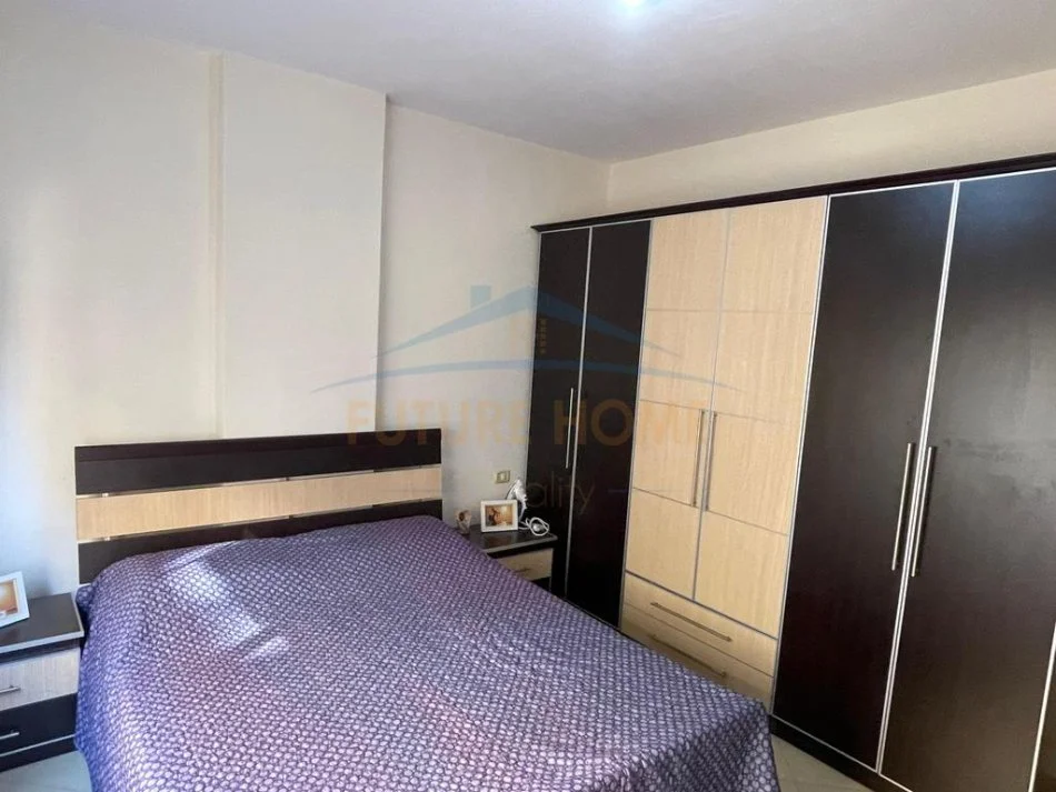 Durres, jepet me qera apartament 1+1+Ballkon Kati 4, 53 m² 300 € (Shkembi Kavajes)