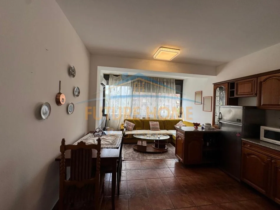 Tirane, jepet me qera apartament 2+1 Kati 5, 800 € 