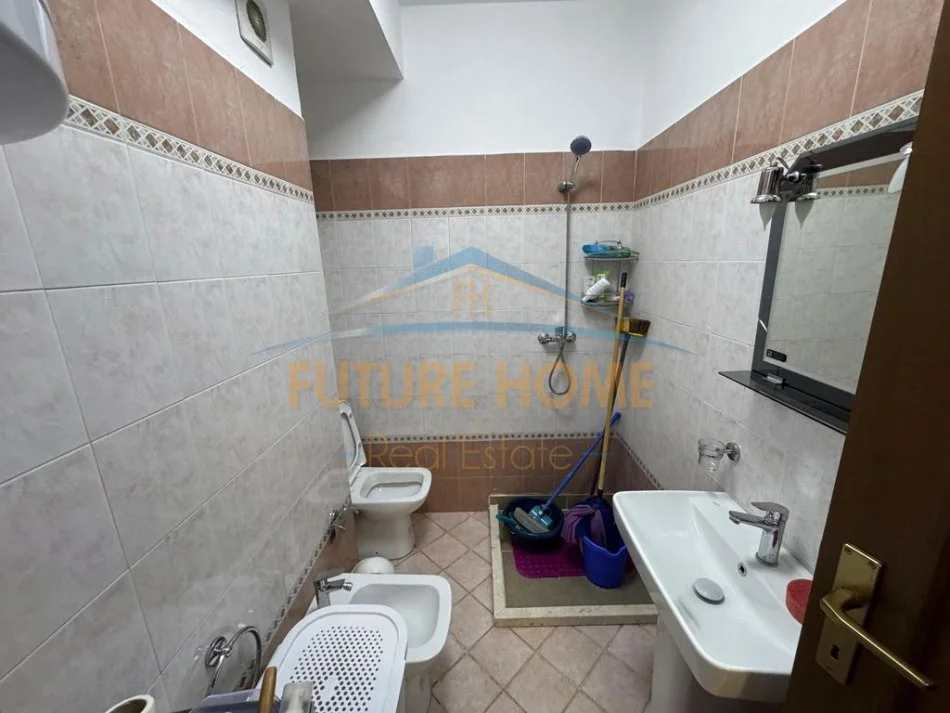 Tirane, jepet me qera apartament 2+1 Kati 5, 800 € 
