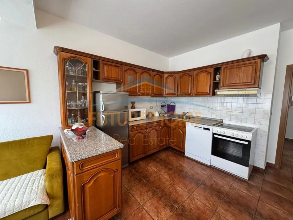 Tirane, jepet me qera apartament 2+1 Kati 5, 800 € 