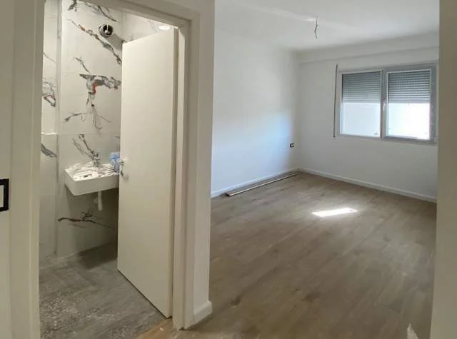 Tirane, jepet me qera apartament 3+1 Bosh/Mobiluar Kati 3, 110 m² 500 Euro (teodor keko)