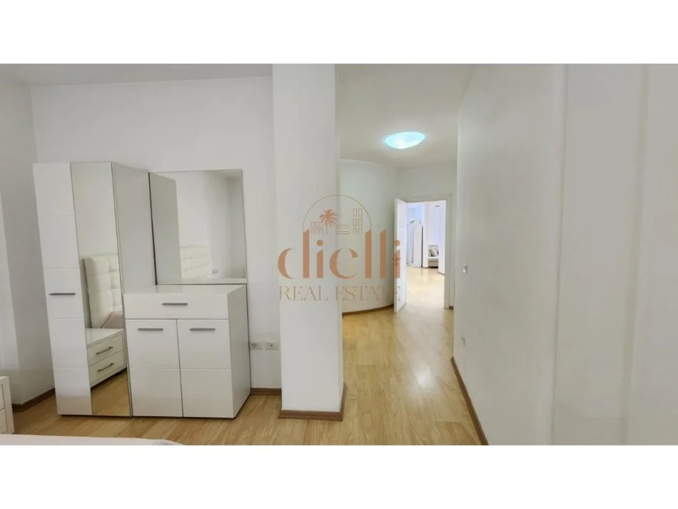 Tirane, jepet me qera apartament 2+1+Ballkon Kati 2, 1.100 € (Rruge Elbasanit)