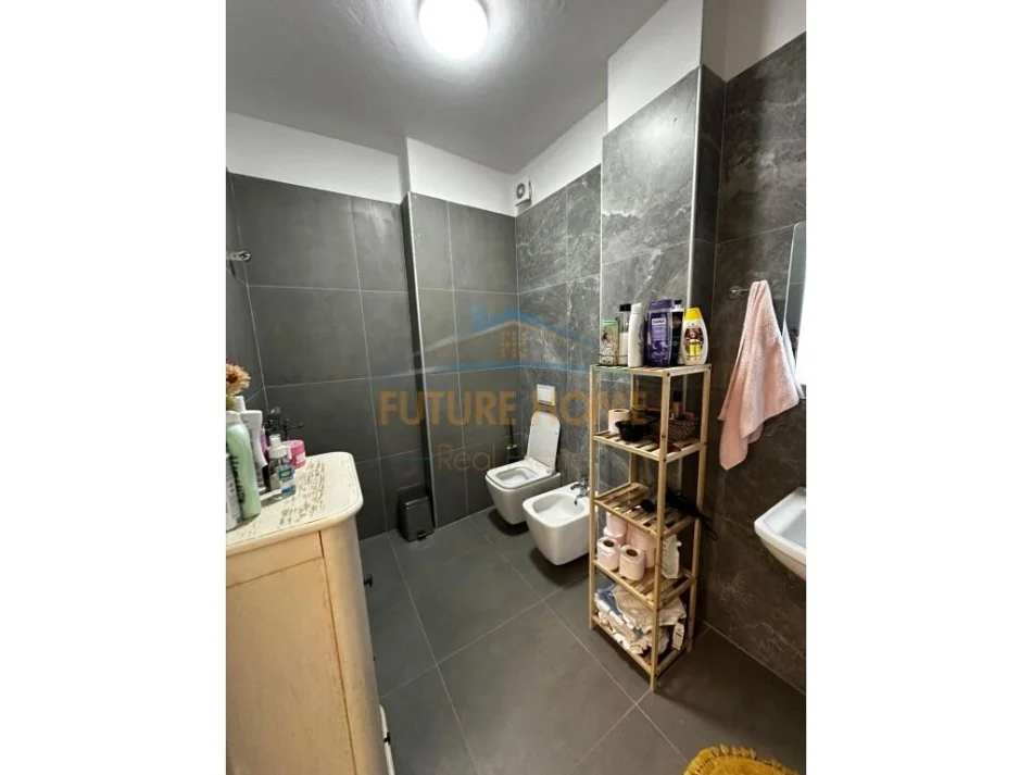Tirane, jepet me qera apartament 2+1 Kati 7, 87 m² 450 € 