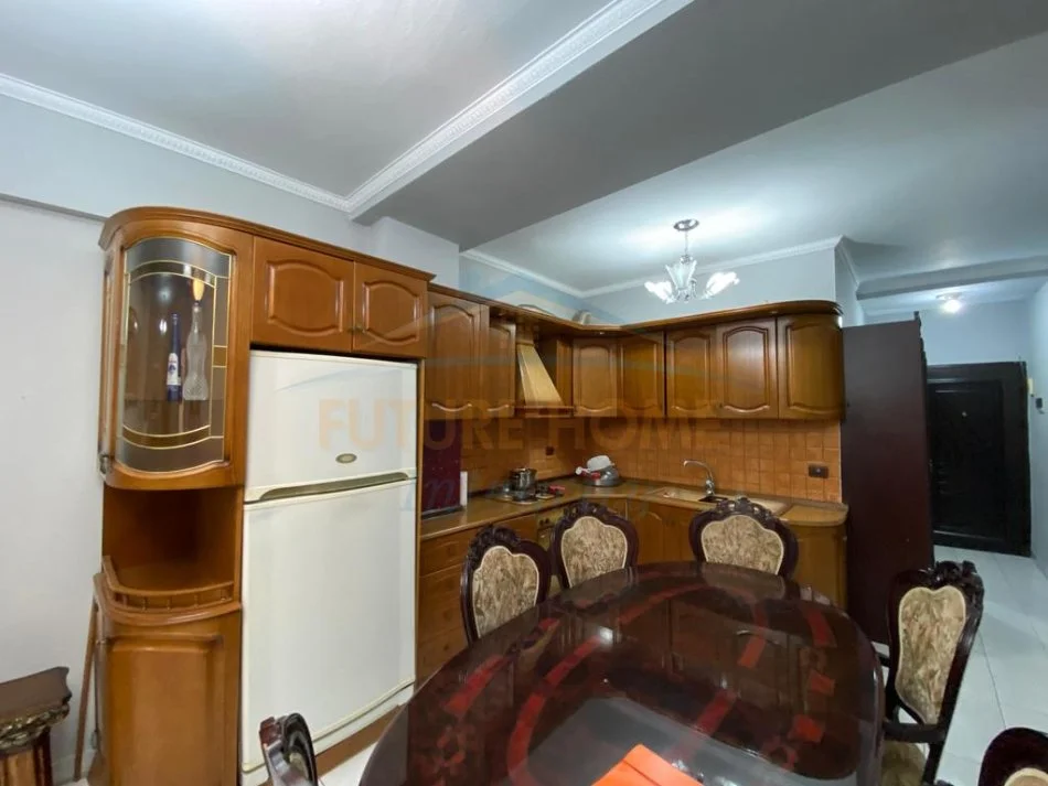 Tirane, jepet me qera apartament 2+1 Kati 2, 101 m² 600 € 