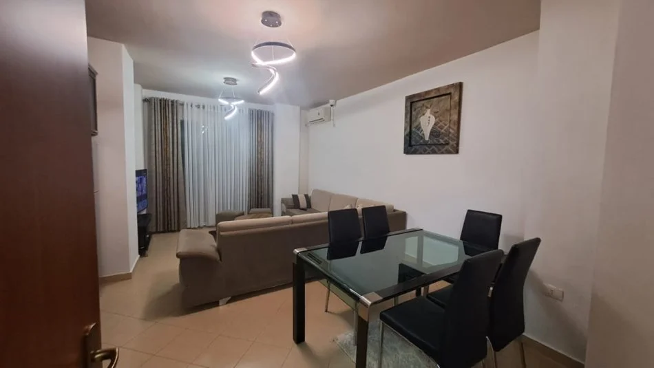 Tirane, jepet me qera apartament 1+1+Ballkon Kati 1, 76 m² 76.250 € (fresk)