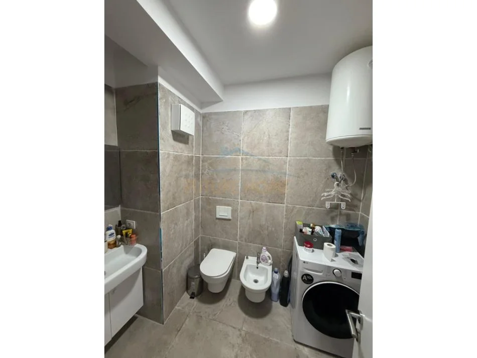 Tirane, shitet apartament 2+1+Ballkon Kati 8, 85 m² 118.000 € (Univers City)