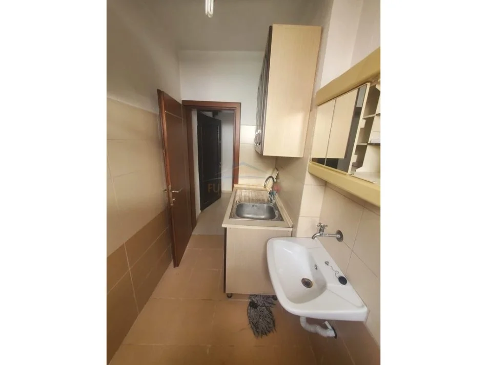 Pogradec, jepet me qera garsonier 1+1 Kati 0, 20 m² 100 € (Rruga e Korces)