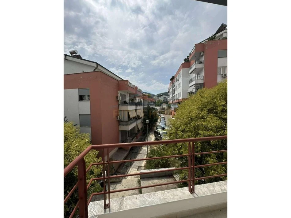 Tirane, jepet me qera apartament 1+1 Kati 2, 71 m² 600 € 