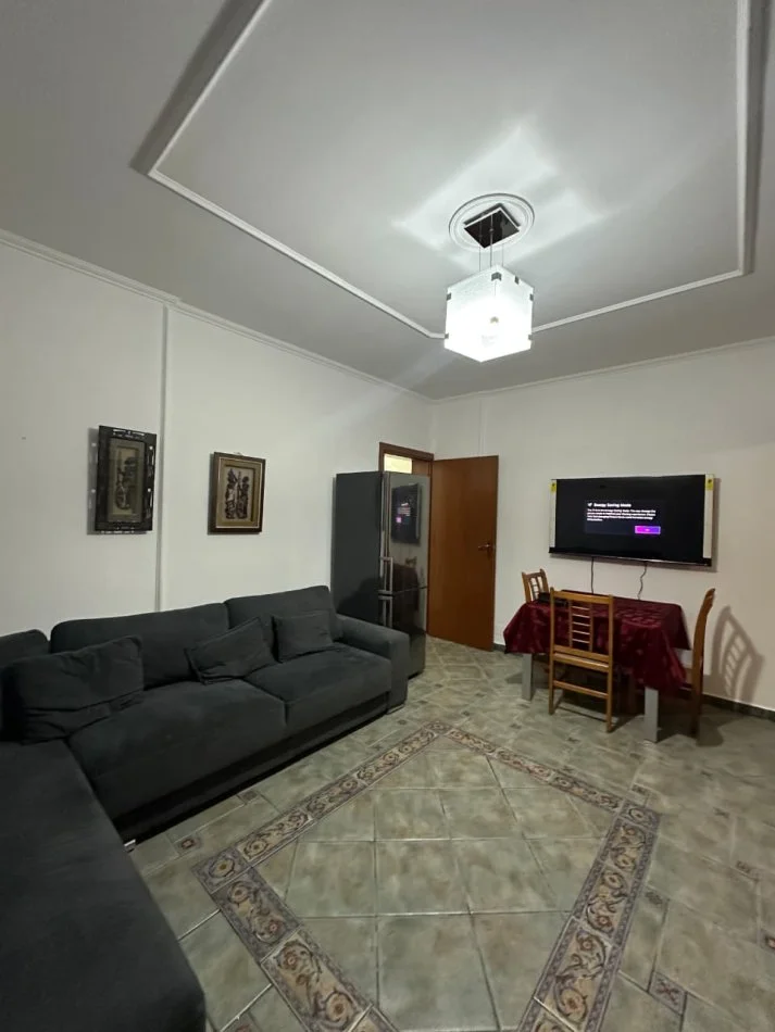 Tirane, jepet me qera apartament 1+1+Ballkon Kati 7, 73 m² 600 € (Kompleksi Delijorgji)