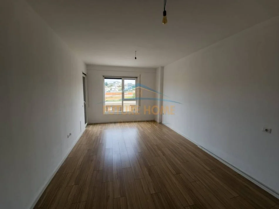Tirane, jepet me qera apartament 2+1+Ballkon Kati 1, 98 m² 400 € (PASKUQAN)