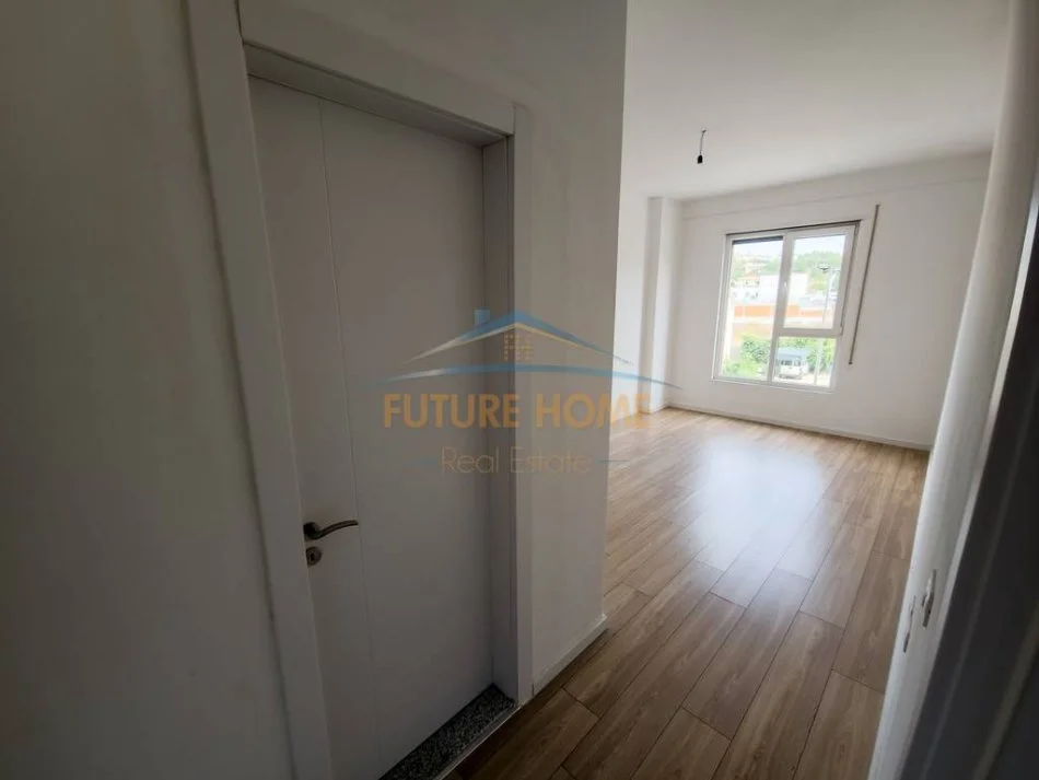 Tirane, jepet me qera apartament 2+1+Ballkon Kati 1, 98 m² 400 € (PASKUQAN)