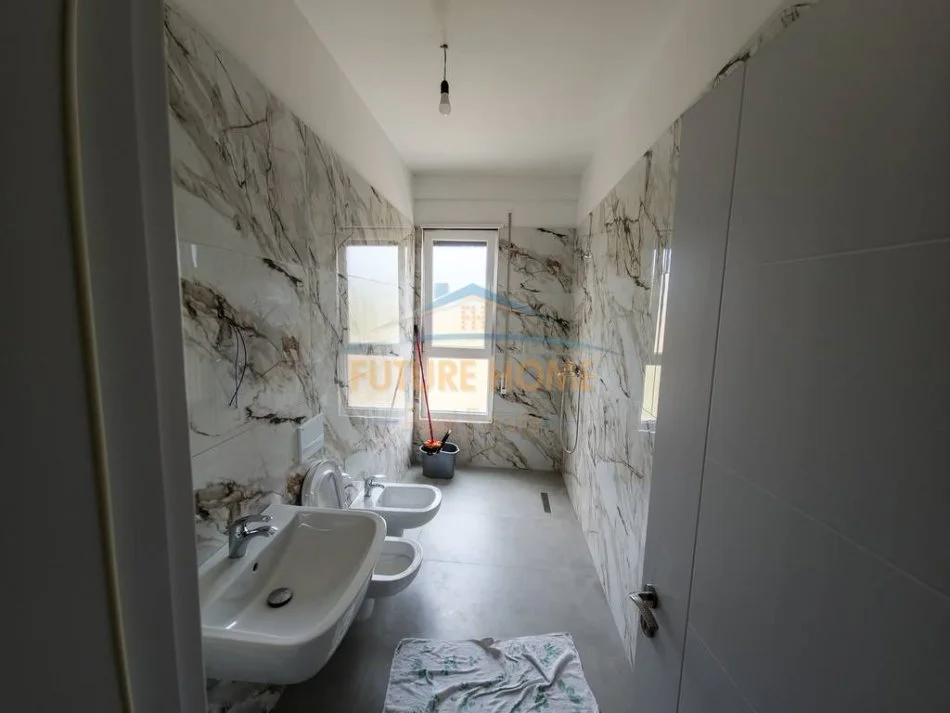 Tirane, jepet me qera apartament 2+1+Ballkon Kati 1, 98 m² 400 € (PASKUQAN)