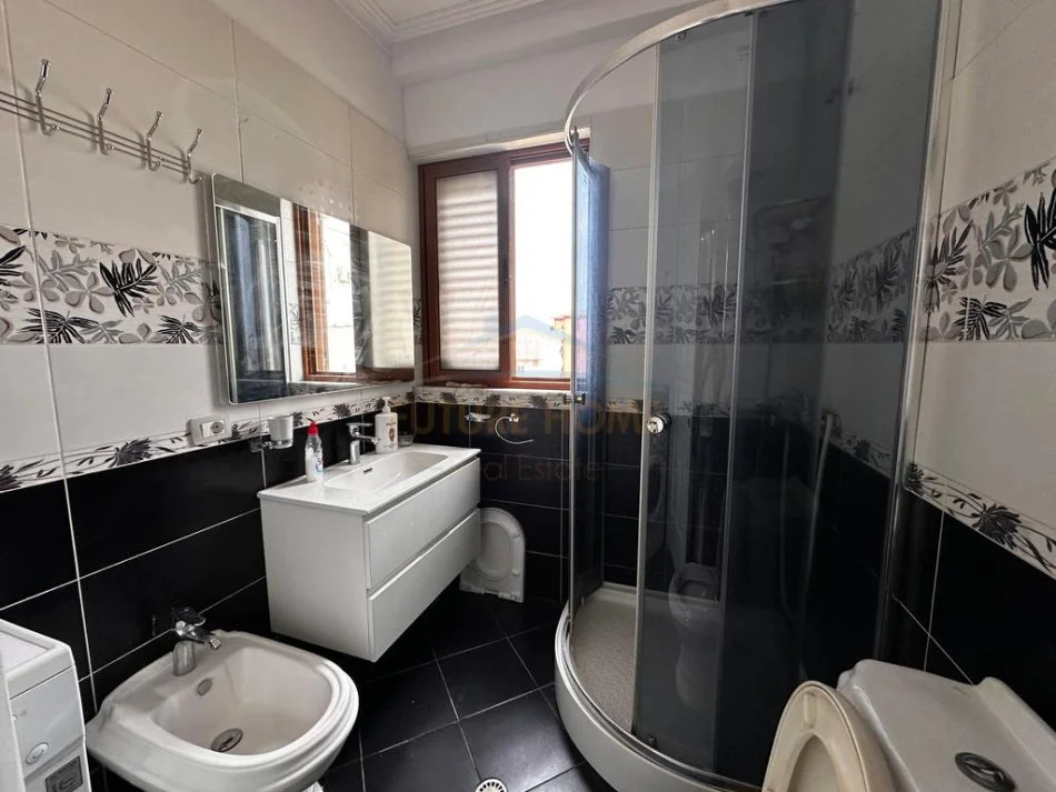 Tirane, shitet apartament 1+1+Ballkon Kati 1, 76 m² 140.000 €   PRM56475