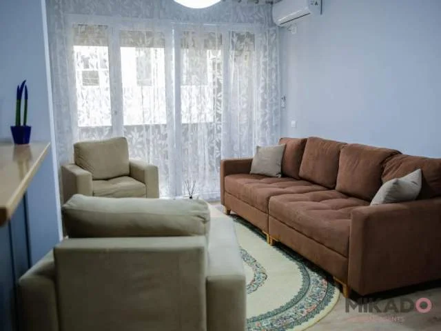 jepet me qera 100 m² 650